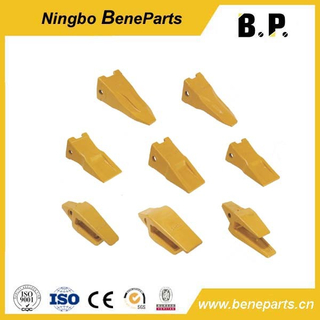 A escavadeira parte os dentes da caçamba 2713-1271tl