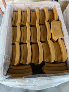 ST002AT Komatsu Cast Corner Heel Shroud Curvo