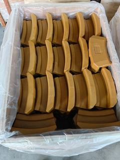ST002AT Komatsu Cast Corner Heel Shroud Curvo